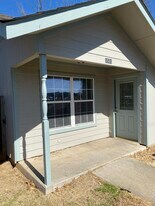 1501 E Thomas St, Unit 1503 in Sherman, TX - Building Photo