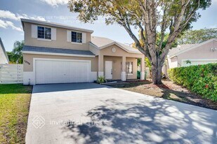 13776 SW 145th Terrace, Unit 2e in Miami, FL - Building Photo