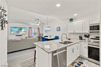 6326 Royal Woods Dr in Ft. Myers, FL - Building Photo - Building Photo