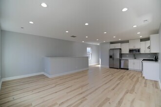 836 N Parkside Ave in Chicago, IL - Building Photo - Building Photo