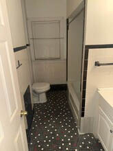 654 Alden St, Unit 2 in Fall River, MA - Foto de edificio - Building Photo