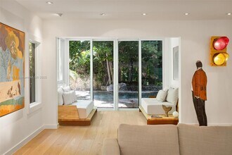 4286 Douglas Rd in Miami, FL - Building Photo - Building Photo