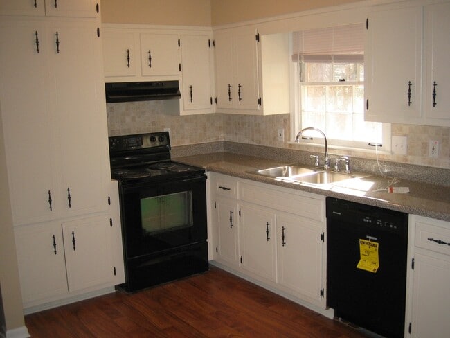 4929 Fairforest Dr in Stone Mountain, GA - Building Photo - Building Photo