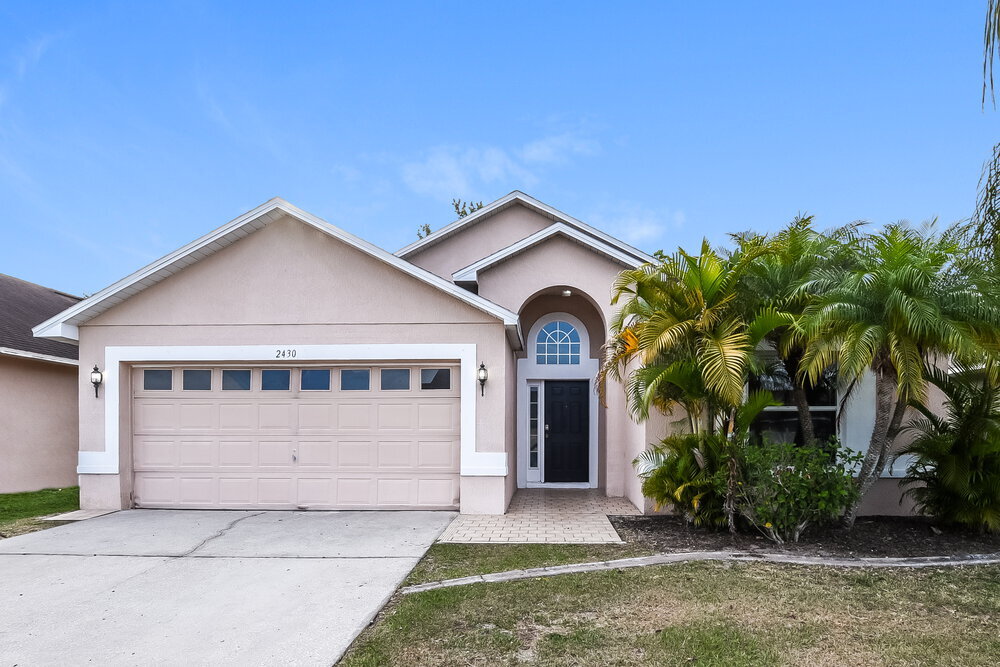 2430 Winchester Blvd in Kissimmee, FL - Building Photo
