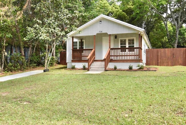 property at 734 W 7th Ave