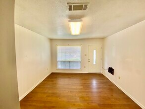 2033 Loyd St in Pearl, MS - Foto de edificio - Building Photo