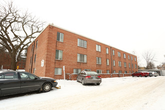 The Wedgewood Apartments in East Lansing, MI - Building Photo - Building Photo