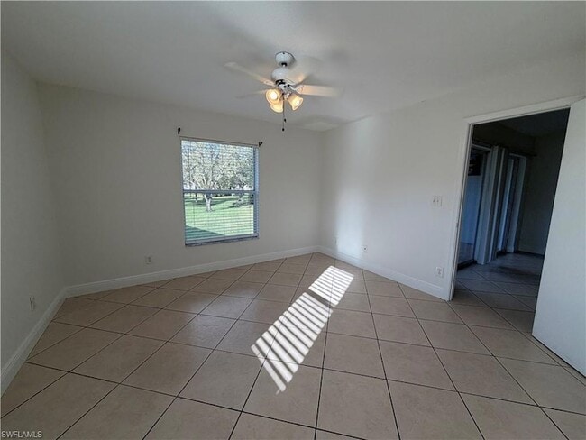 1392 Churchill Cir in Naples, FL - Foto de edificio - Building Photo