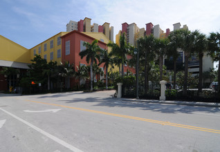 Marina Grande in Riviera Beach, FL - Foto de edificio - Building Photo