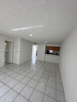 10046 Twin Lakes Dr in Coral Springs, FL - Building Photo