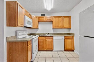 3262 Wyoming St in Baton Rouge, LA - Foto de edificio - Building Photo