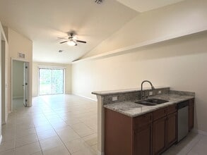 3320 SW 7th Pl in Cape Coral, FL - Foto de edificio - Building Photo