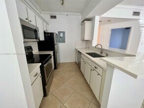 1000 Scotia Dr in Hypoluxo, FL - Foto de edificio - Building Photo