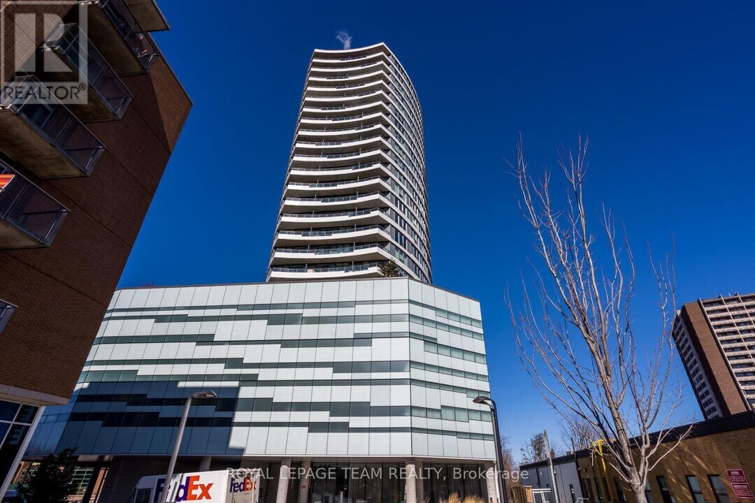 485 Richmond Rd in Ottawa, ON - Building Photo