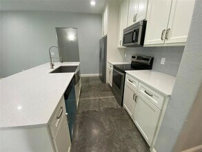 1004 S Armstrong Ave in Denison, TX - Building Photo - Building Photo