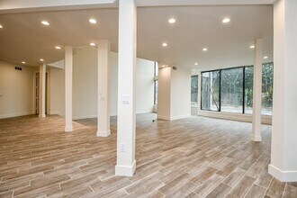 8115 Fondren Lake Dr in Houston, TX - Building Photo - Building Photo