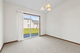 Woodland Creek Townhomes - Saginaw, MI in Saginaw, MI - Building Photo - Building Photo