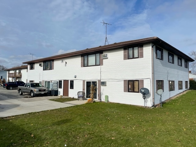 835 Illinois Ave in Oostburg, WI - Building Photo - Building Photo