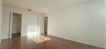 33 NE 12th Ave in Homestead, FL - Building Photo - Building Photo