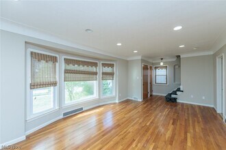 4441 Baintree Rd in University Heights, OH - Building Photo - Building Photo