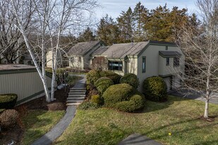 Heritage Circle in Southbury, CT - Building Photo