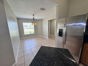 1625 SW Bellevue Ave in Port St. Lucie, FL - Building Photo - Building Photo