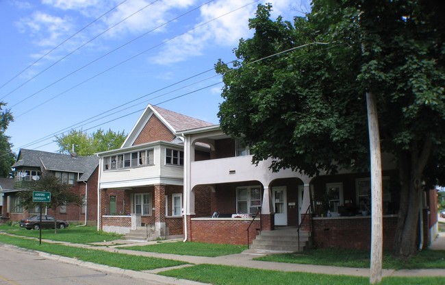 121, 123, 125, 131 N 5th St in Clinton, IA - Foto de edificio - Building Photo