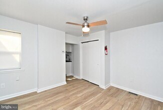 5816 Knox St in Philadelphia, PA - Building Photo - Building Photo