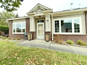 12022 Vermillion St NE in Blaine, MN - Foto de edificio - Building Photo