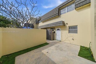 8313 SW 137th Ave, Unit 8313 in Miami, FL - Building Photo