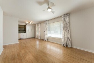 2200 Dickson Dr in Austin, TX - Building Photo - Building Photo