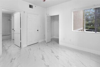 7085 Nova Dr in Davie, FL - Foto de edificio - Building Photo