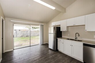 1205 Windy Hill Dr in Brandon, FL - Building Photo - Building Photo