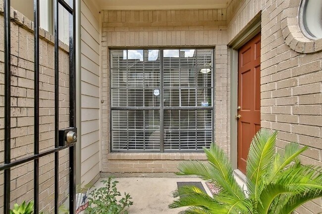 736 Country Pl Dr in Houston, TX - Foto de edificio - Building Photo