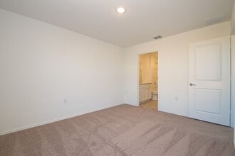 3919 Poteet Pl in San Antonio, TX - Foto de edificio - Building Photo