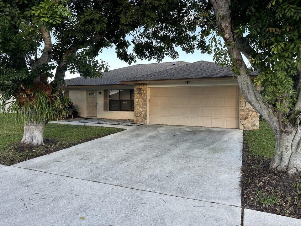 10714 Ranchipur St in Boynton Beach, FL - Building Photo