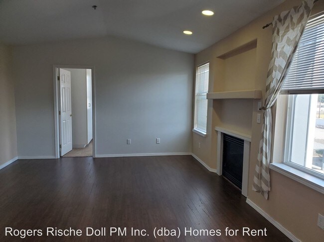 300 N Oak Harbor St-Unit -Unit C302 in Oak Harbor, WA - Building Photo - Building Photo