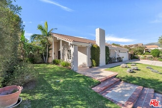 10945 Cozycroft Ave in Los Angeles, CA - Building Photo - Building Photo