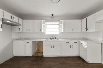 10130 Tullis Ave in Kansas City, MO - Building Photo - Building Photo