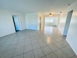 4343 NW 113th Ter in Sunrise, FL - Building Photo - Building Photo