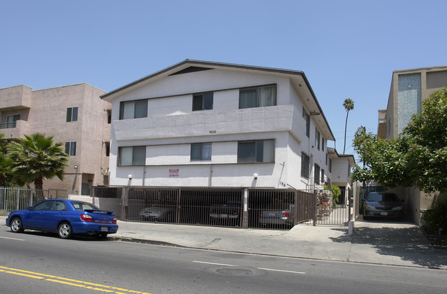 154 N Normandie Ave in Los Angeles, CA - Foto de edificio - Building Photo