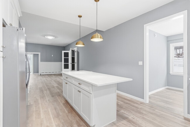 20 McGregor Ave, Unit 1 in Mount Arlington, NJ - Foto de edificio - Building Photo