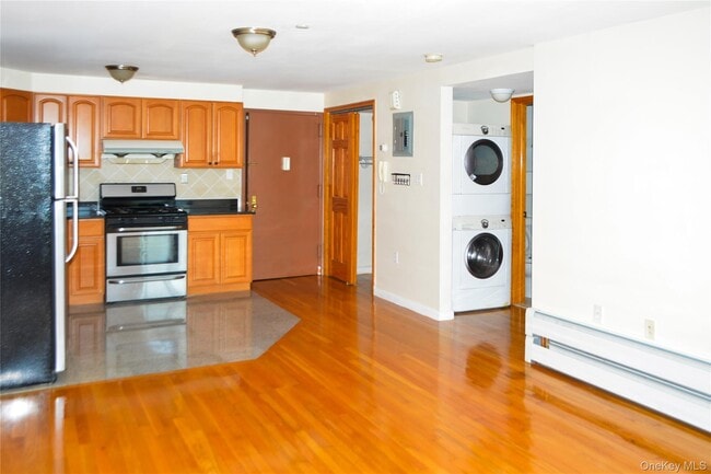 property at 33-04 214th Pl