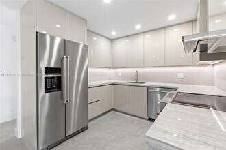 2070 NE 54th Ct in Fort Lauderdale, FL - Foto de edificio - Building Photo