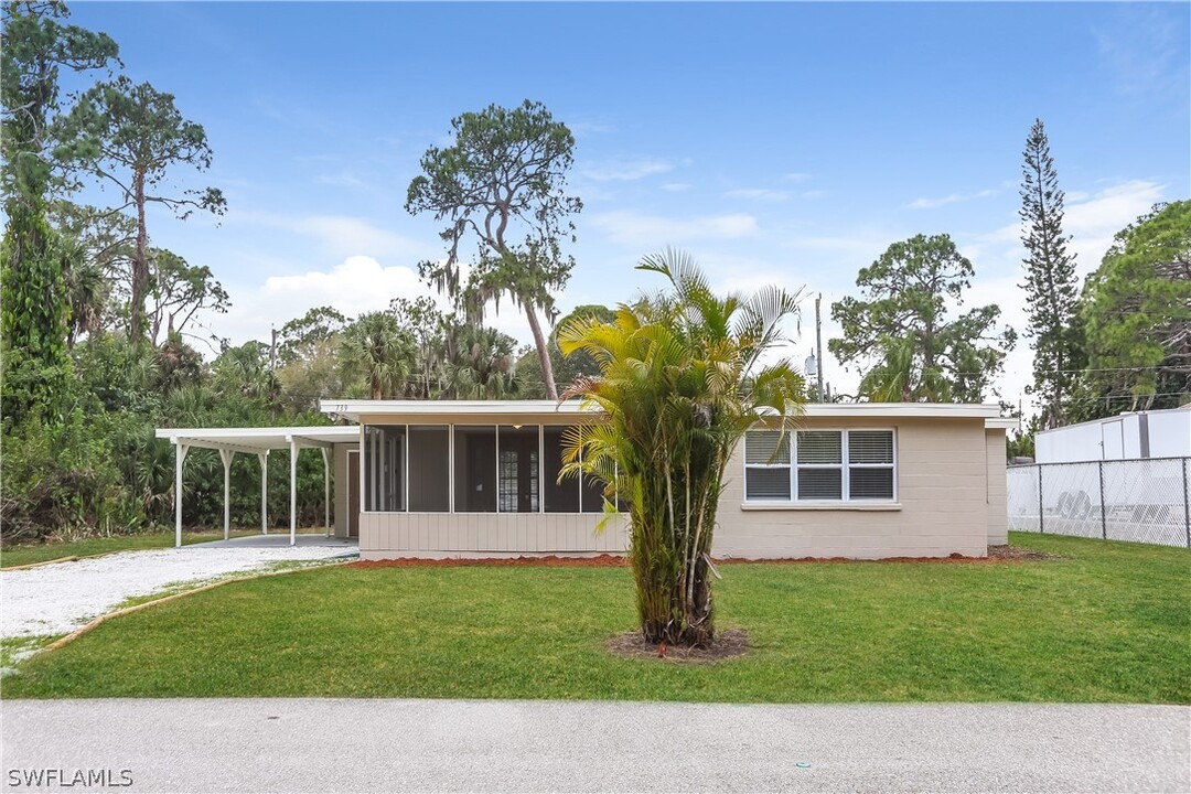 739 Palmetto St in Englewood, FL - Building Photo