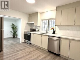 941 Cataraqui St in Windsor, ON - Building Photo