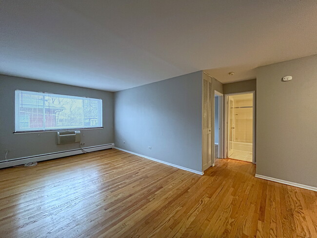742 W Buena Ave, Unit 308 in Chicago, IL - Building Photo - Building Photo