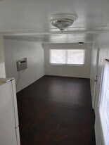 271 Ellis St in North Fort Myers, FL - Building Photo