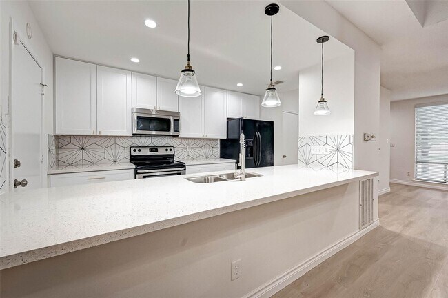 1112 Bering Dr in Houston, TX - Building Photo - Building Photo