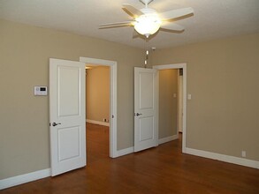 2413 Woodhead St-Unit -B in Houston, TX - Building Photo - Building Photo
